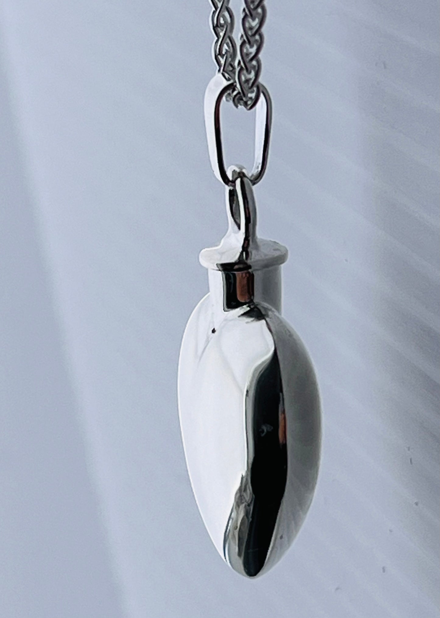 Keepsake Heart Locket for Ashes – Handcrafted Sterling Silver Memorial Jewelry