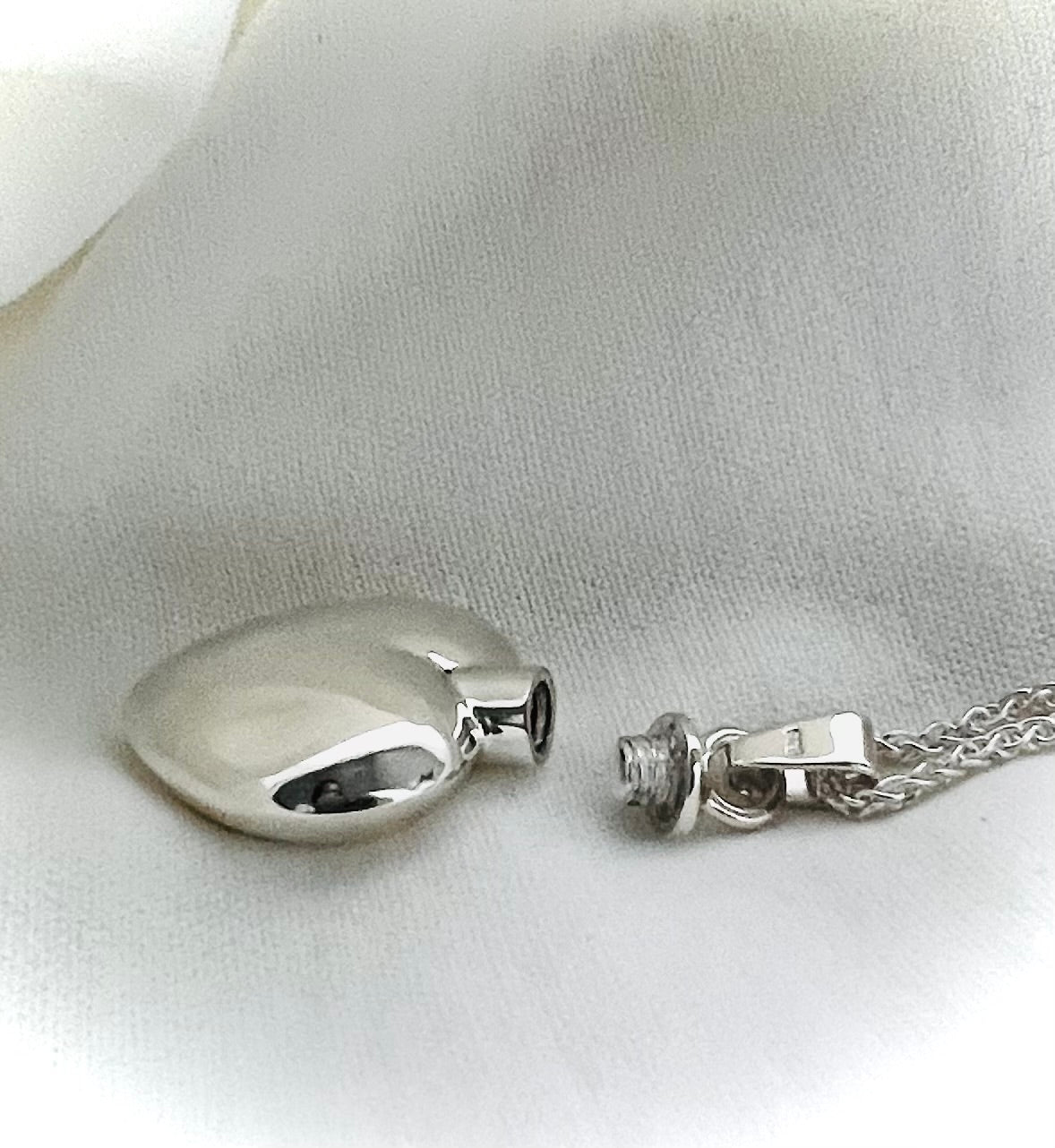 Keepsake Heart Locket for Ashes – Handcrafted Sterling Silver Memorial Jewelry