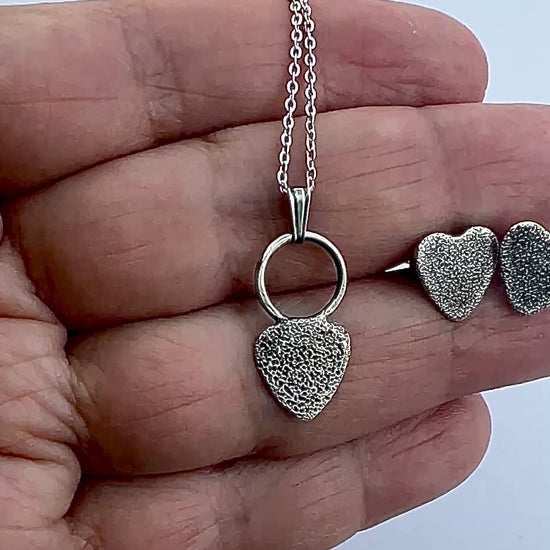 hand holding jewelry set and moving